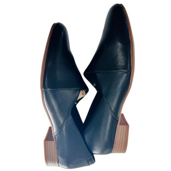 Clarks Black Leather Loafers Sleek Minimalist Design Like New No Box - Picture 6 of 9